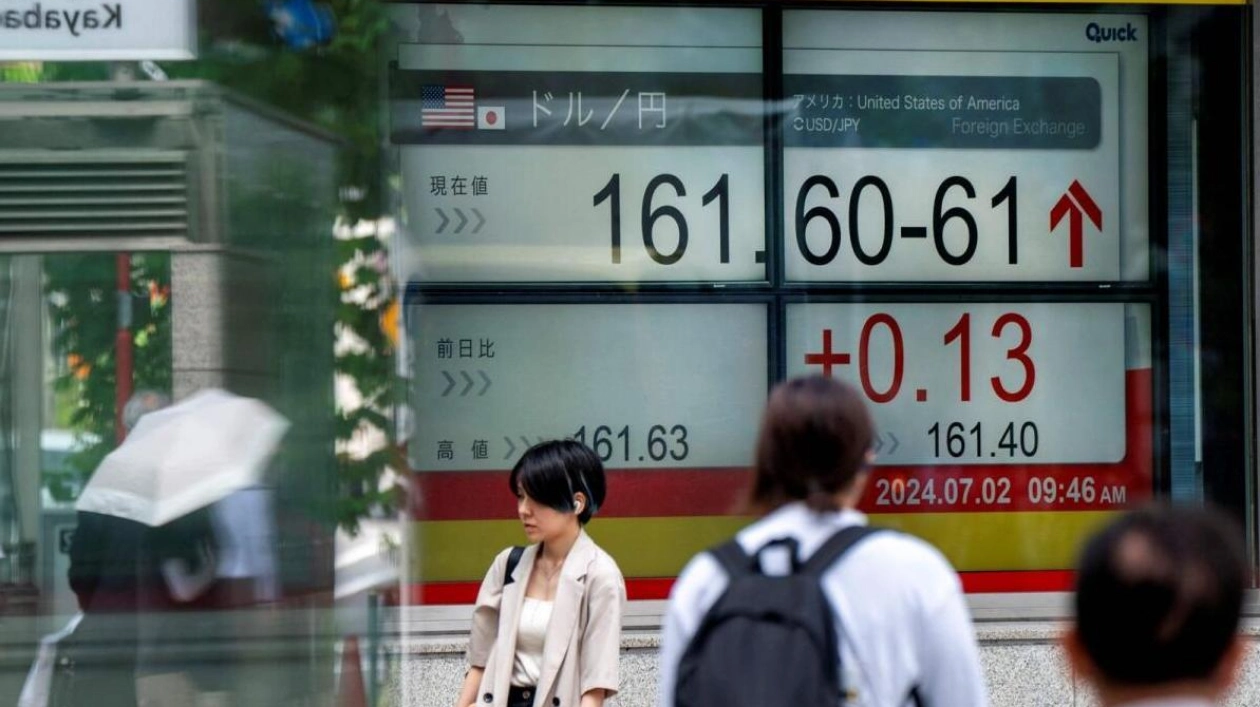 European Stocks Fall as Dollar Hits 38-Year High Against Yen