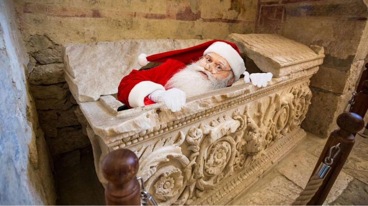 Archaeologists Uncover Tomb of Saint Nicholas