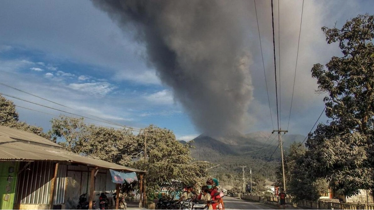 Indonesia's Mount Lewotobi Laki-Laki Erupts Again