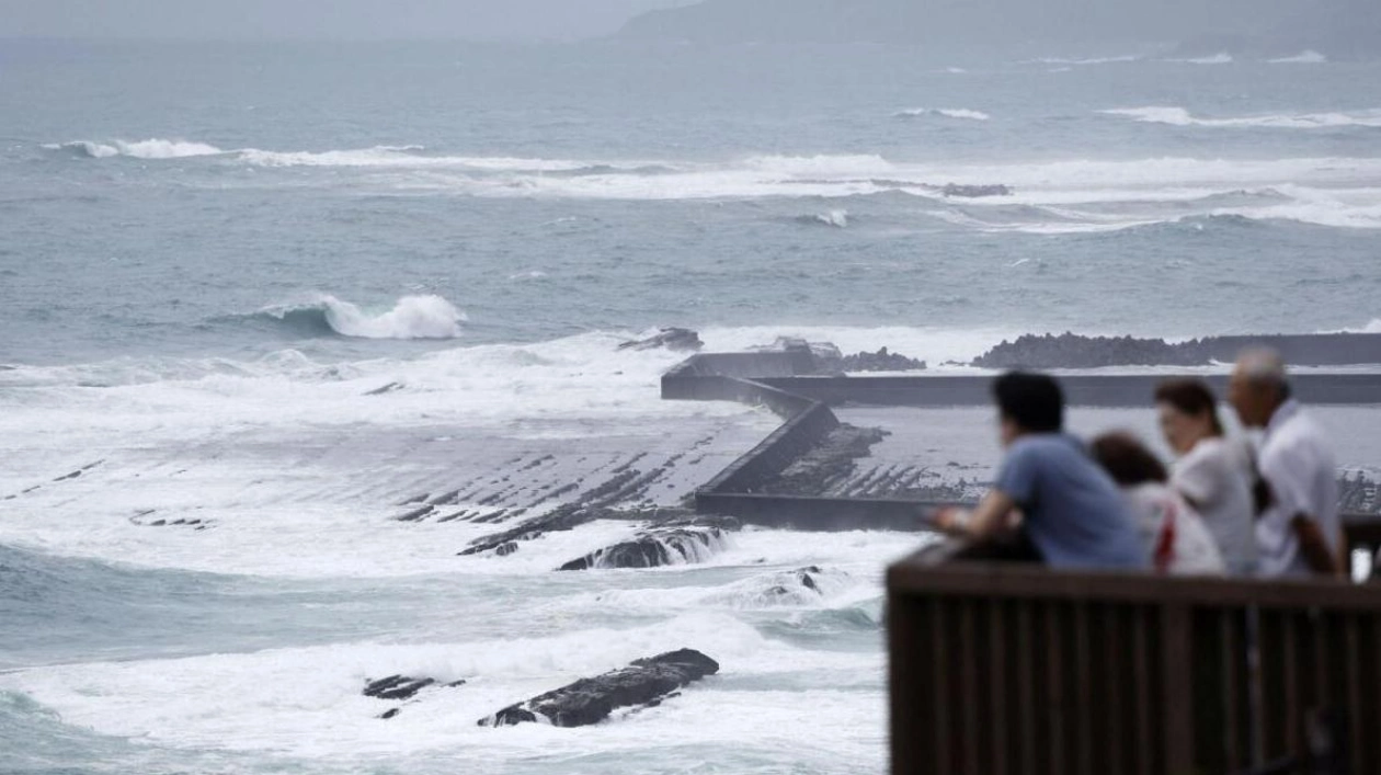 Typhoon Shanshan Disrupts Japan's High-Speed Trains and Flights