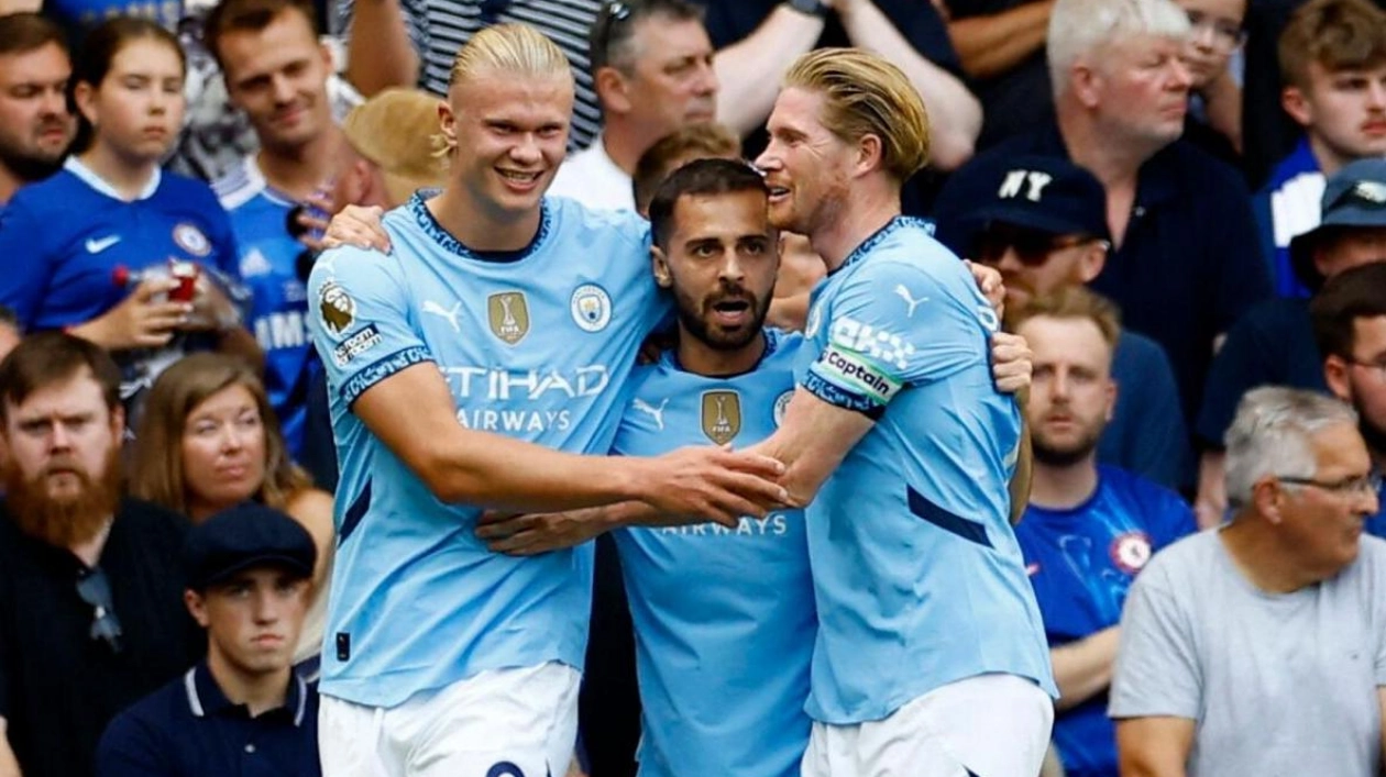 Manchester City Starts Title Defence with 2-0 Win Over Chelsea