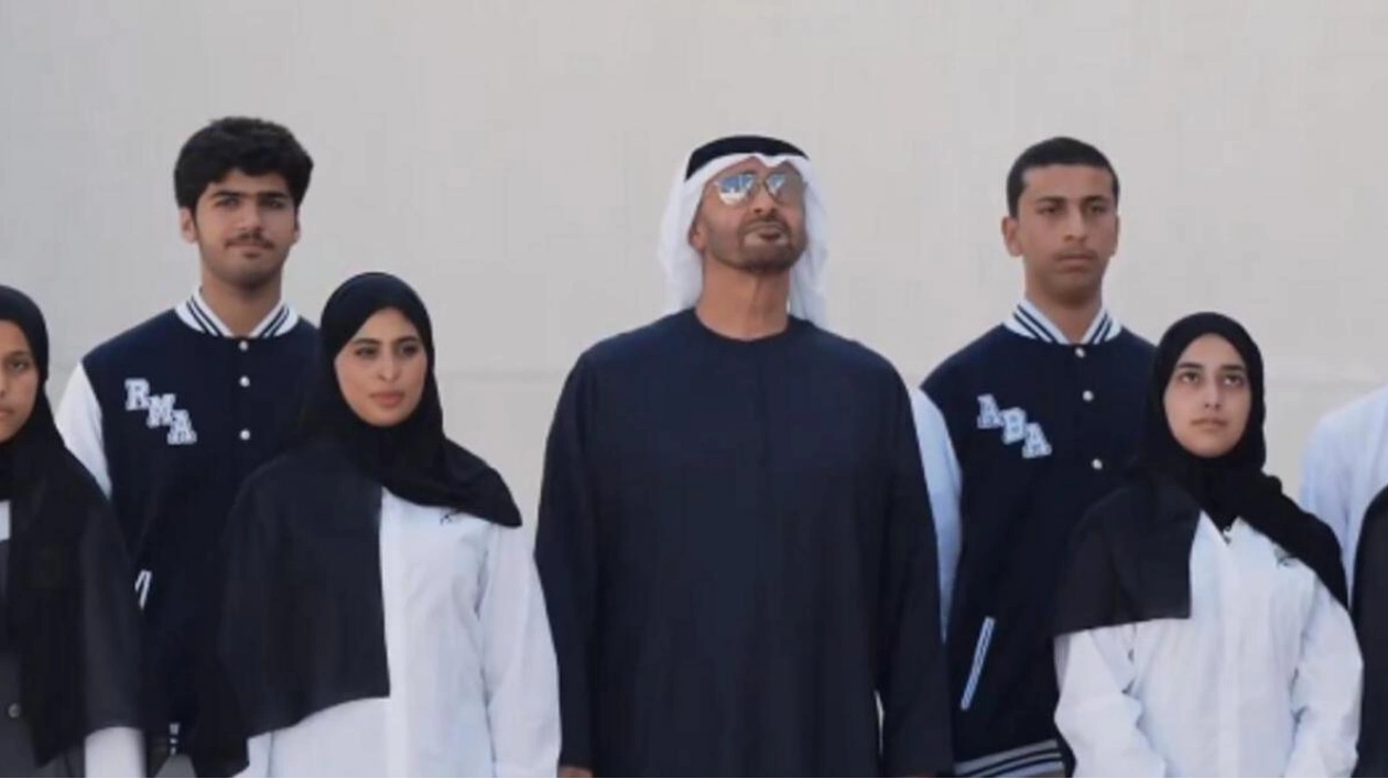 President Sheikh Mohamed Raises UAE Flag at Qasr Al Hosn