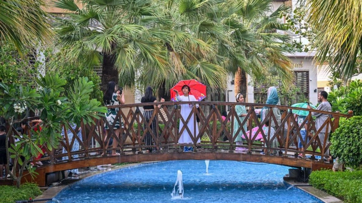 Sharjah's Zawaya Walk Enhances Artificial Rain Experience