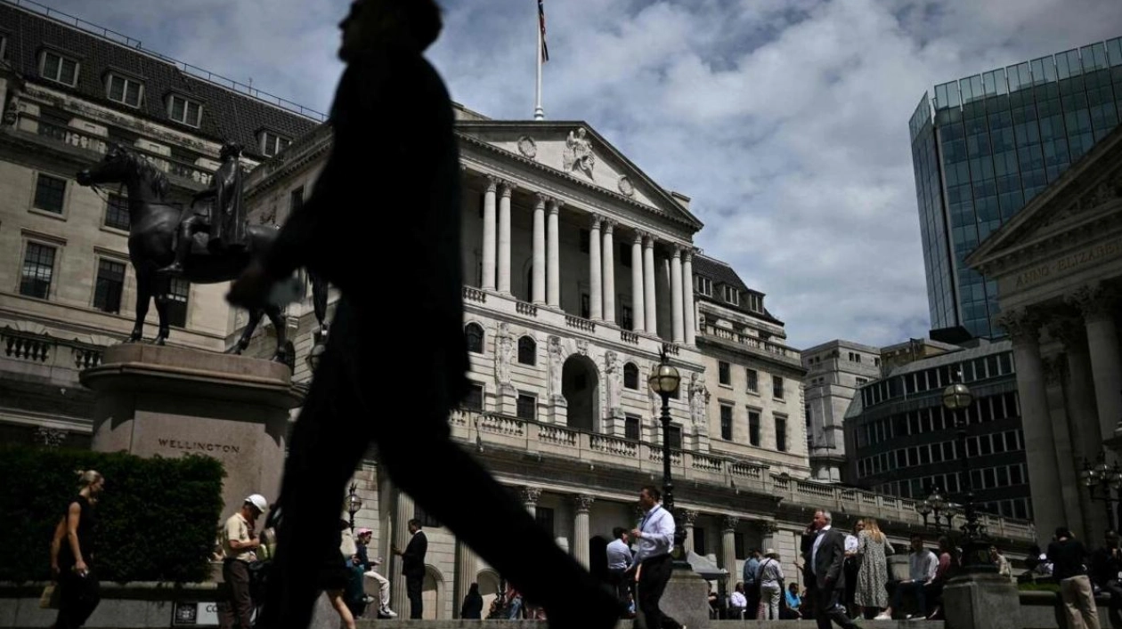 BoE Holds Rates at 16-Year High, Future Cuts Possible