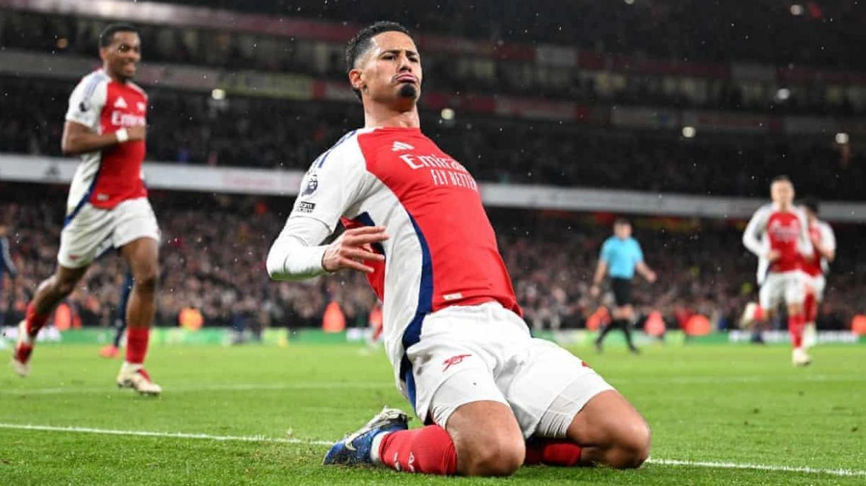 Arsenal Narrow Liverpool's Lead with Crucial Win Over Man Utd