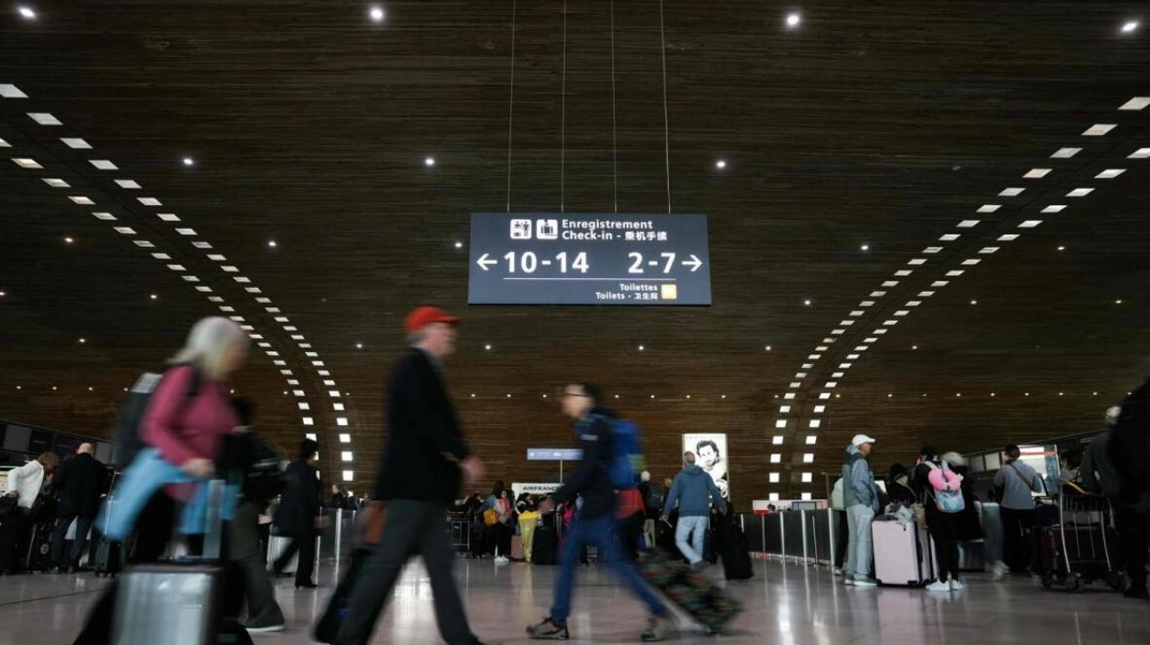 Paris Airport Workers' Unions Call for Strike Ahead of Olympics