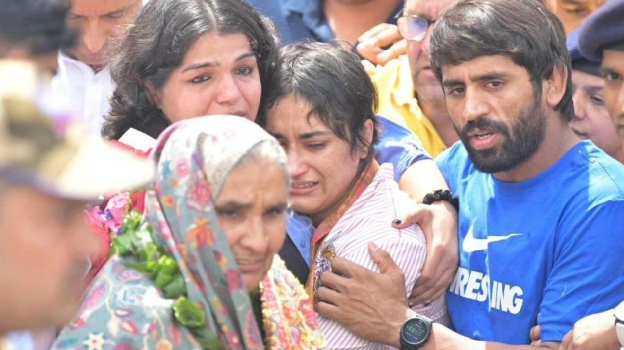 Vinesh Phogat Receives Warm Welcome Despite Olympic Disqualification