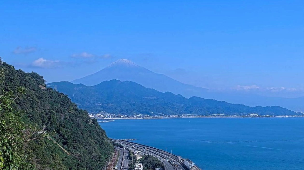 Japan Considers Chinese Tram for Mount Fuji