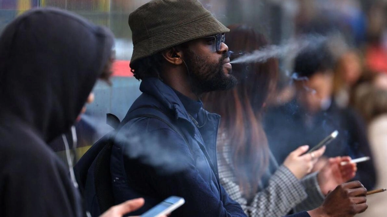 UK Considers Extending Smoking Bans to Outdoor Areas