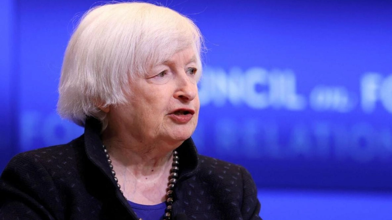 Yellen: No Threat to Dollar's Reserve Status