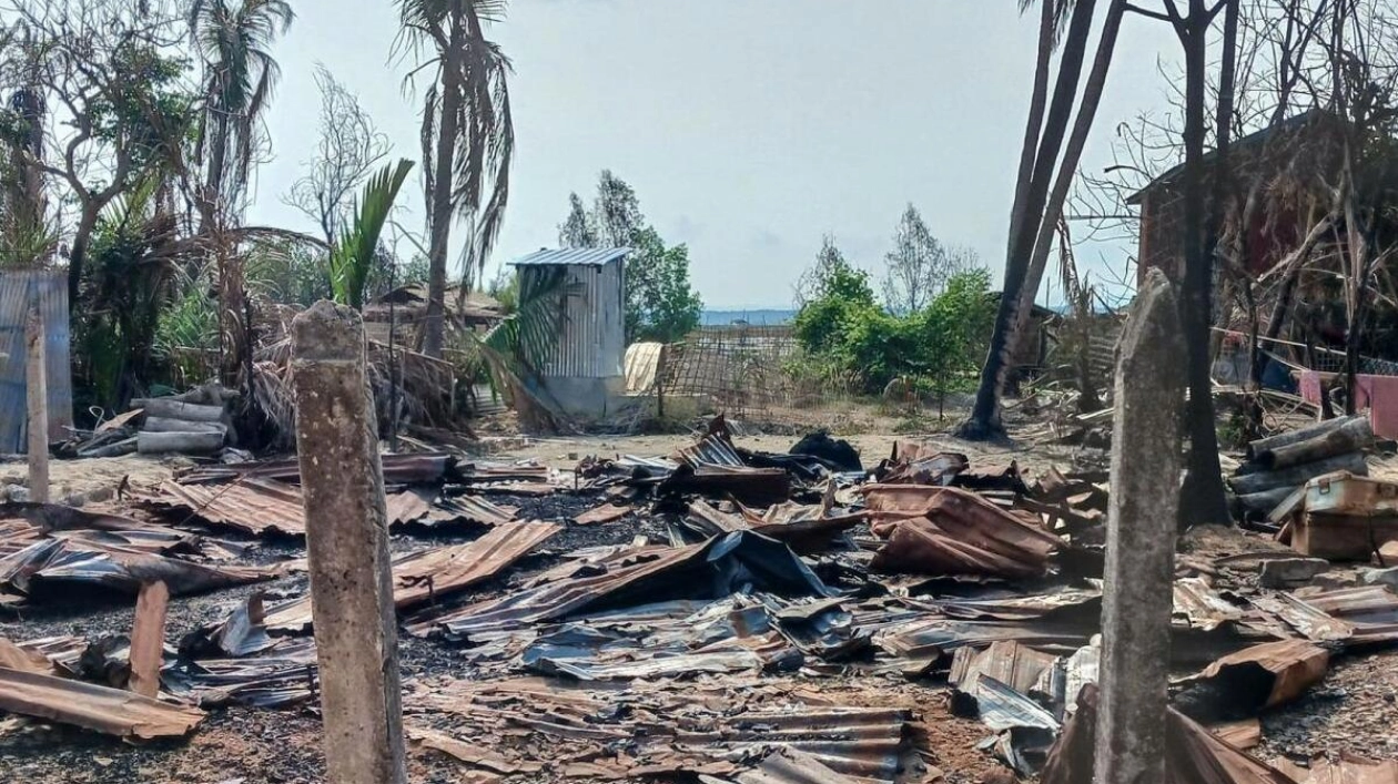 Buthidaung Under Siege: Rohingya Town in Flames