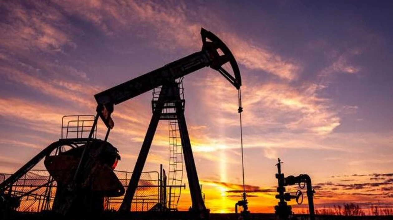 Oil Prices Drop Amid China's Uneven Economic Recovery