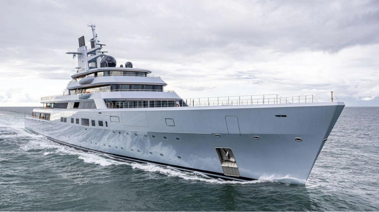 Dragonfly Superyacht Delivered to Owner