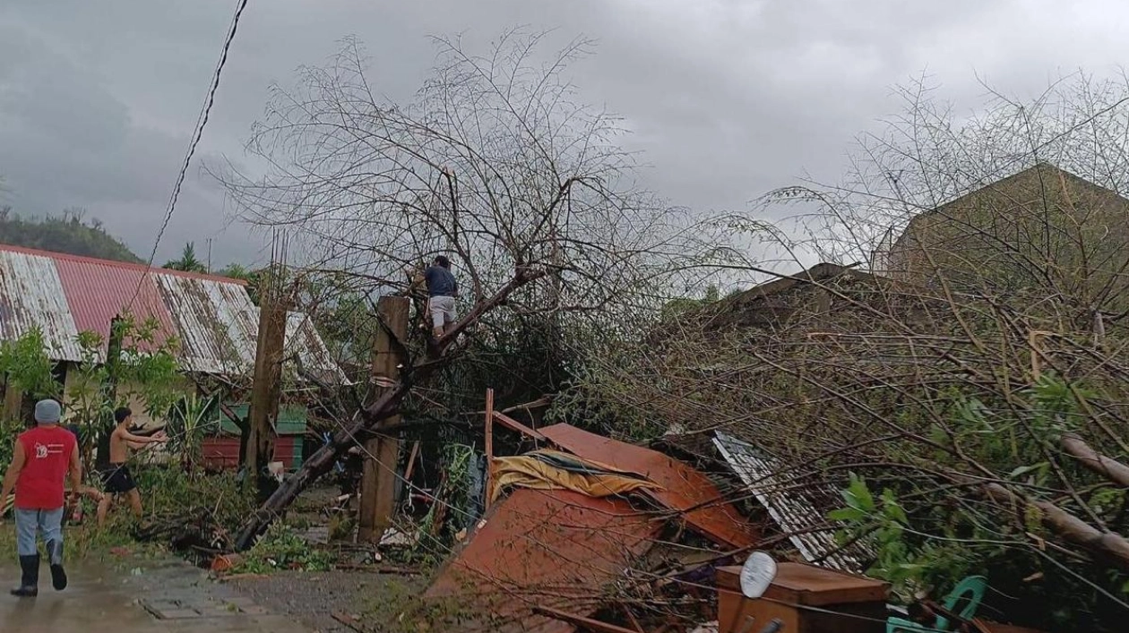 Super Typhoon Man-Yi Ravages Philippines