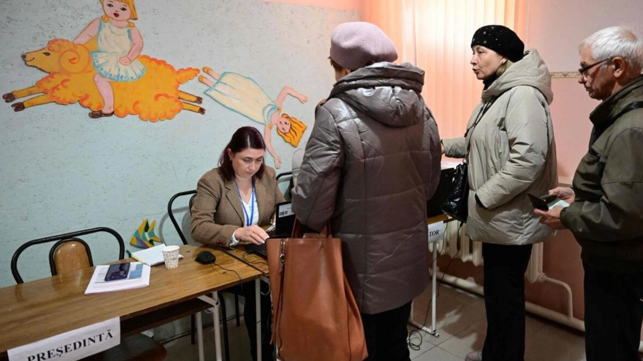 Moldovans Vote on EU Membership Amidst Political Tensions