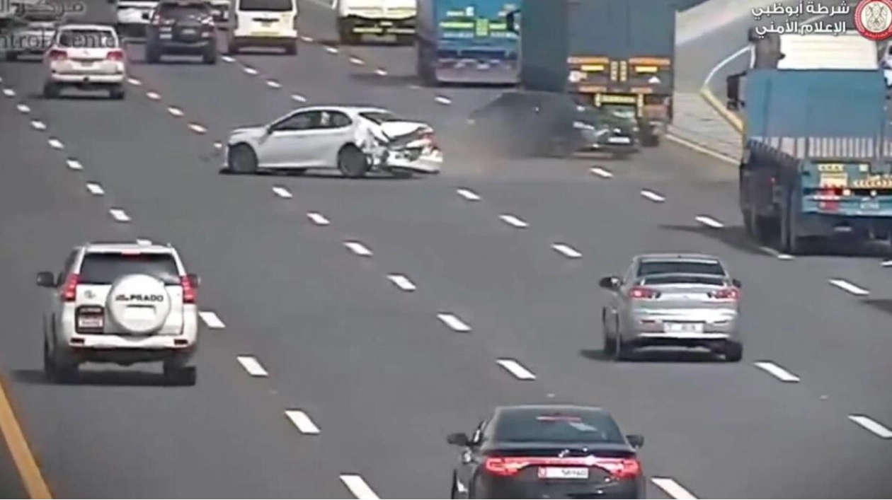 Abu Dhabi Police Warn Against Dangerous Lane Changes After Two Major Accidents