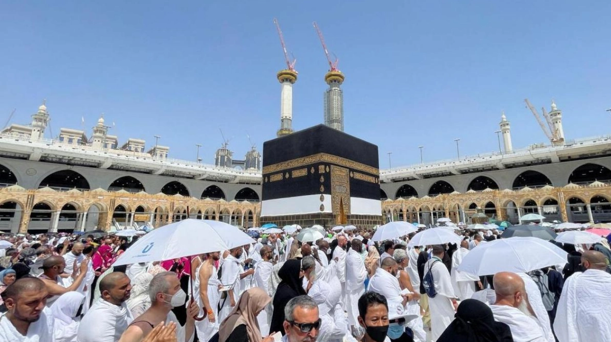 Saudi Arabia Announces Restrictions for Makkah Visit Visas During Haj Season
