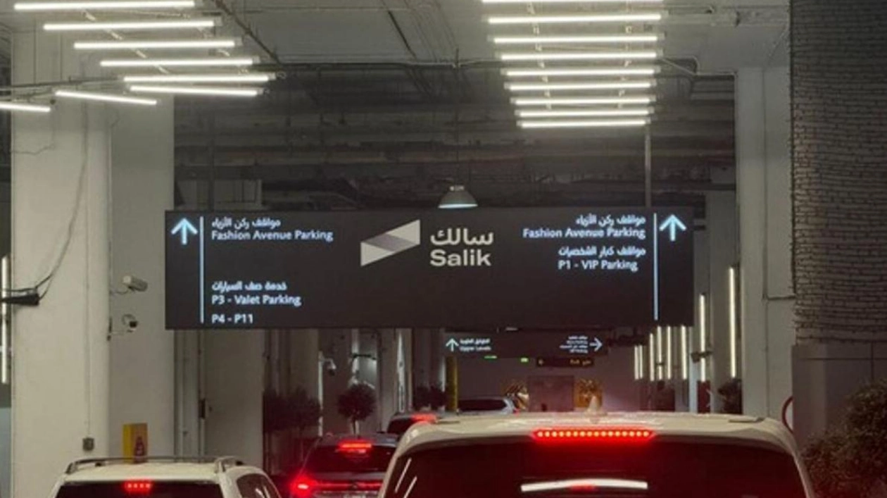 Salik Boards Installed Ahead of Dubai Mall's Paid Parking Launch