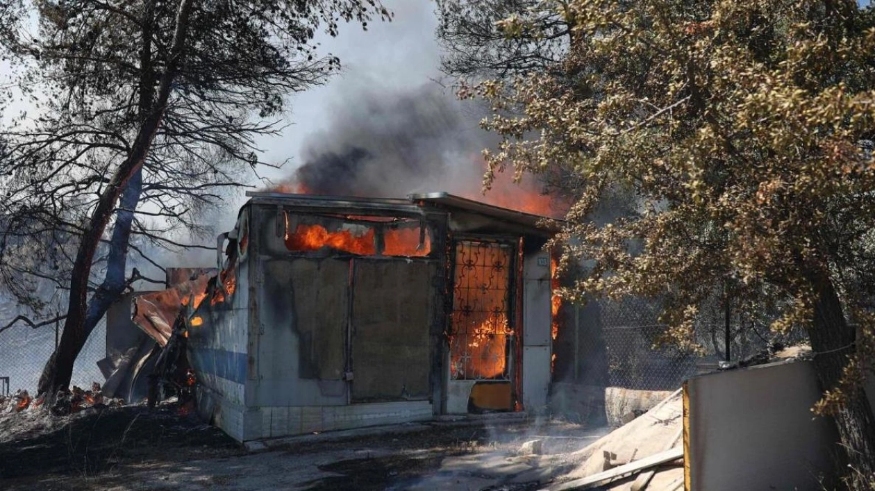 Massive Wildfires Threaten Athens and Surrounding Areas