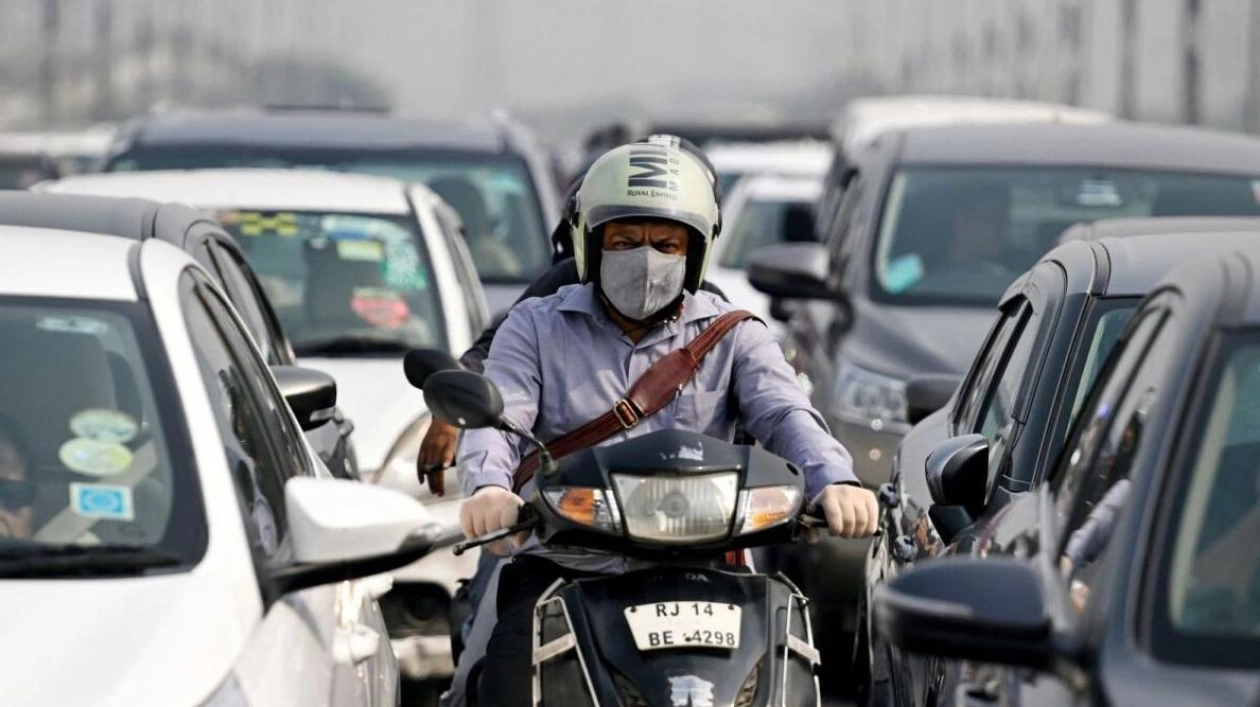 New Delhi's Air Pollution Reaches 'Hazardous' Levels