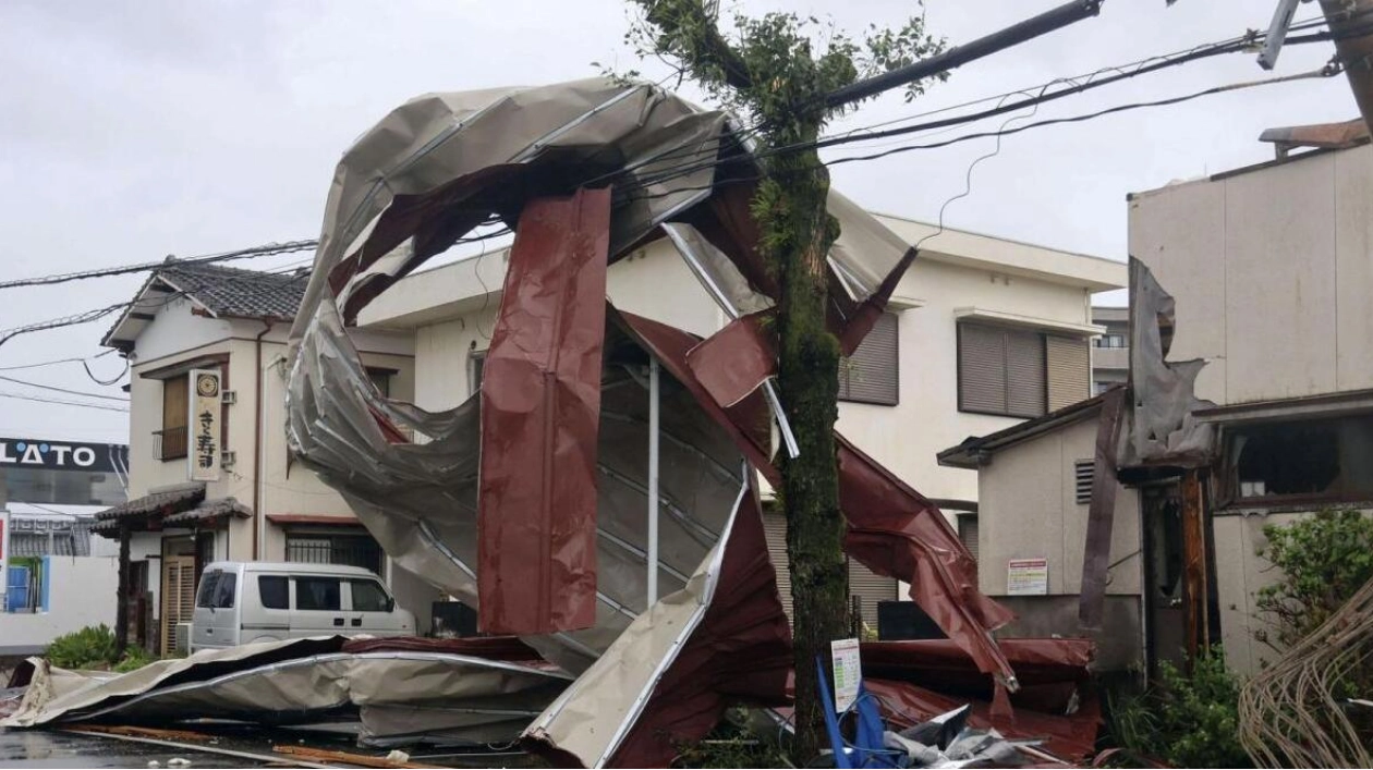 Typhoon Shanshan Forces Millions to Evacuate in Southwest Japan