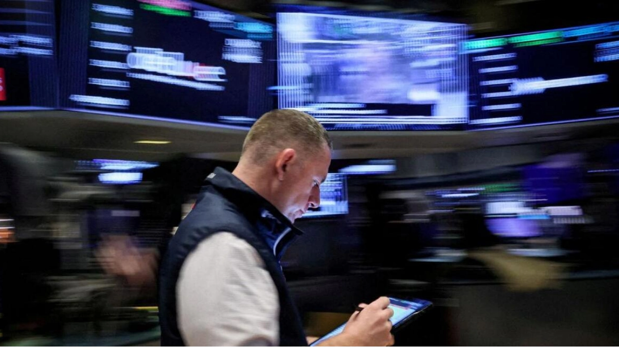 Global Stocks Plunge Amid Recession Fears and Middle East Tensions