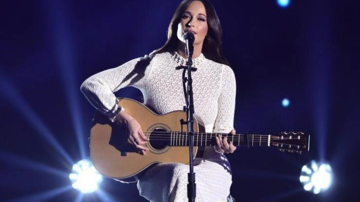 Kacey Musgraves Reacts to Fan Incident During Tampa Concert