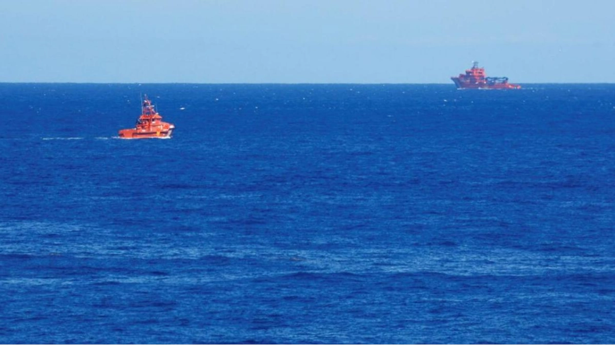 Search Continues for Missing Migrants off El Hierro