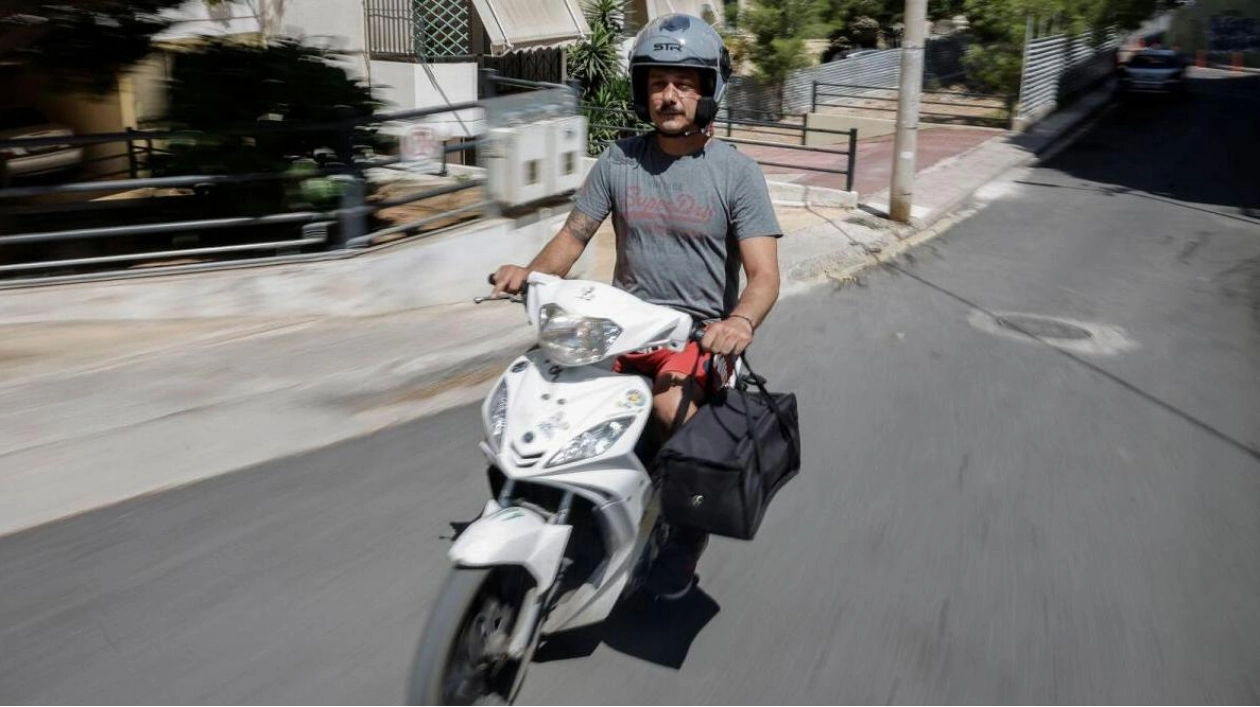 Athens Heatwave: Delivery Drivers Face Extreme Conditions