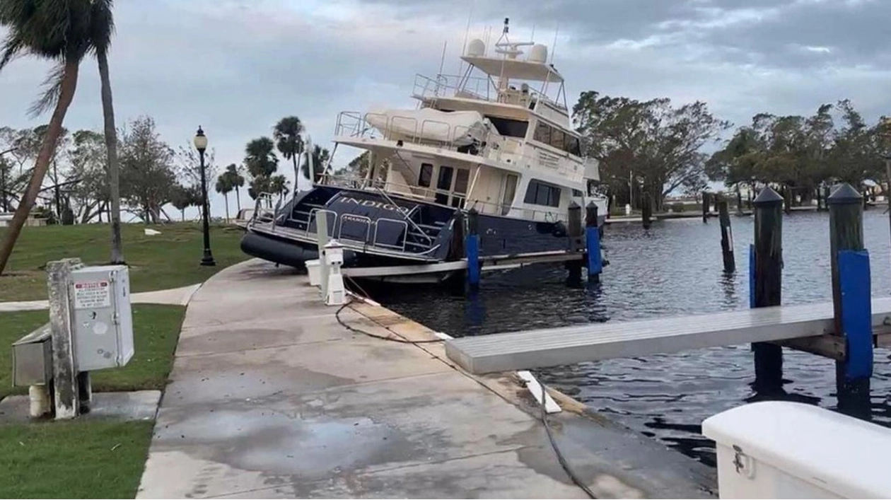 Marlow Yacht Indigo Grounded in Sarasota