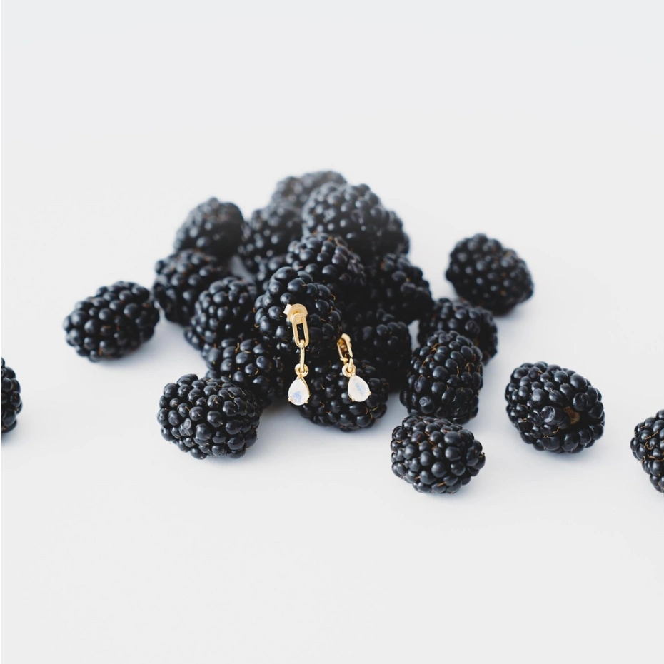 earrings on blackberries