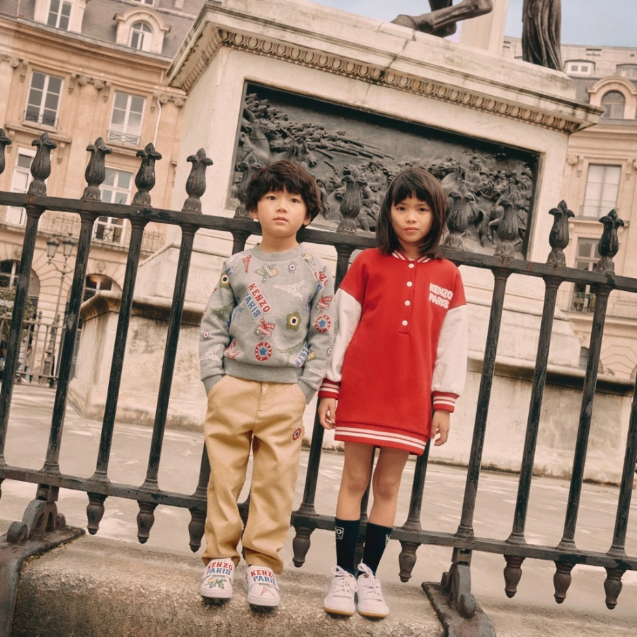 a boy and a girl in front of a monument