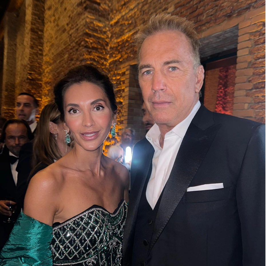 Lara Palmer and Kevin Costner