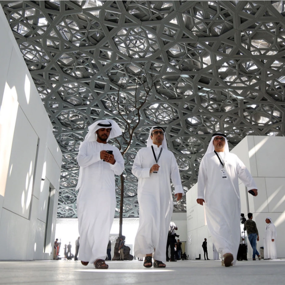 Emiratis in Louvre