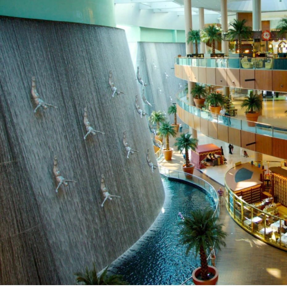 Dubai Mall fountain with jumpers 